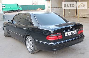 Седан Mercedes-Benz E-Class 1998 в Ровно