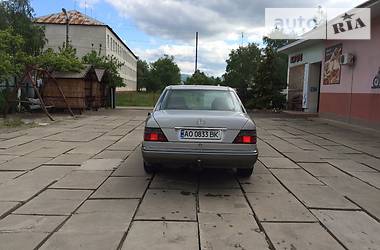 Седан Mercedes-Benz E-Class 1994 в Иршаве