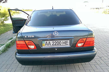Седан Mercedes-Benz E-Class 1999 в Киеве