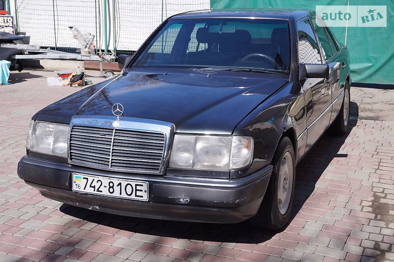 Седан Mercedes-Benz E-Class 1992 в Одессе
