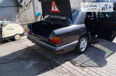 Седан Mercedes-Benz E-Class 1992 в Одессе