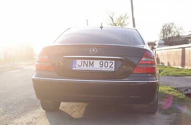 Седан Mercedes-Benz E-Class 2003 в Снятине