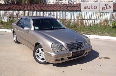 Седан Mercedes-Benz E-Class 1999 в Киеве