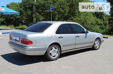 Седан Mercedes-Benz E-Class 1996 в Днепре