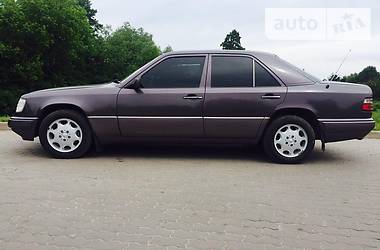 Седан Mercedes-Benz E-Class 1993 в Бродах