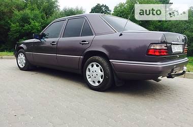 Седан Mercedes-Benz E-Class 1993 в Бродах