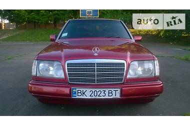 Седан Mercedes-Benz E-Class 1994 в Ровно