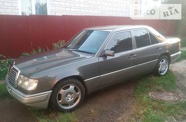 Седан Mercedes-Benz E-Class 1990 в Макарове