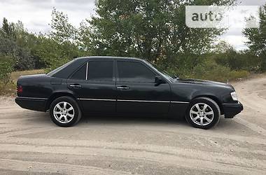 Седан Mercedes-Benz E-Class 1995 в Каменском