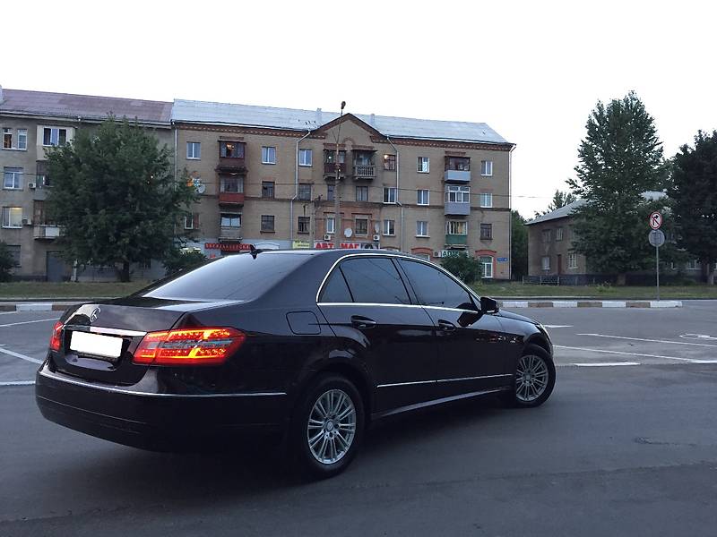 Седан Mercedes-Benz E-Class 2010 в Харкові