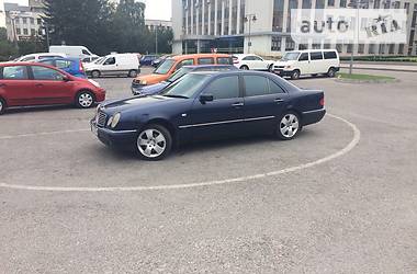 Седан Mercedes-Benz E-Class 1998 в Ровно