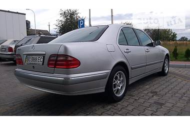 Седан Mercedes-Benz E-Class 2001 в Львове