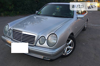 Седан Mercedes-Benz E-Class 2000 в Житомире