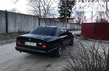 Седан Mercedes-Benz E-Class 1988 в Львове