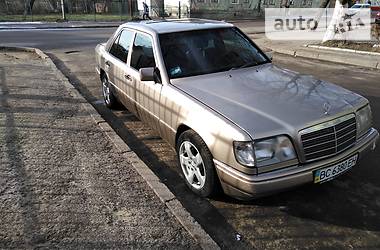 Седан Mercedes-Benz E-Class 1994 в Дрогобыче