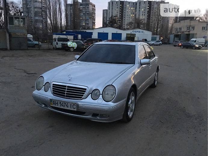 Седан Mercedes-Benz E-Class 2001 в Києві