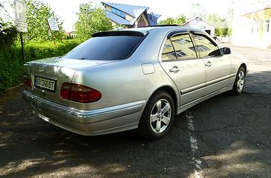 Седан Mercedes-Benz E-Class 2001 в Виноградове