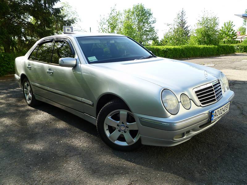 Седан Mercedes-Benz E-Class 2001 в Виноградове