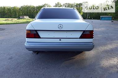 Седан Mercedes-Benz E-Class 1986 в Умані