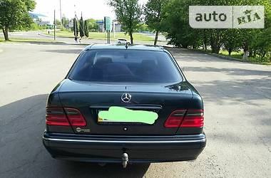 Седан Mercedes-Benz E-Class 2001 в Ровно