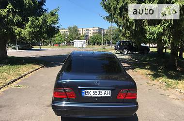 Седан Mercedes-Benz E-Class 2001 в Ровно