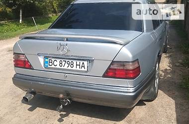 Седан Mercedes-Benz E-Class 1995 в Львове