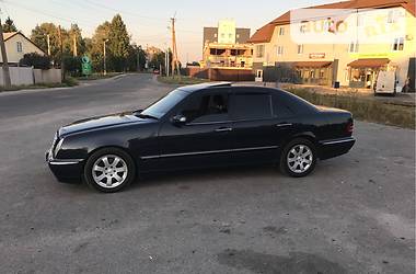 Седан Mercedes-Benz E-Class 2000 в Миргороде