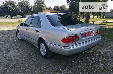 Седан Mercedes-Benz E-Class 1996 в Черновцах