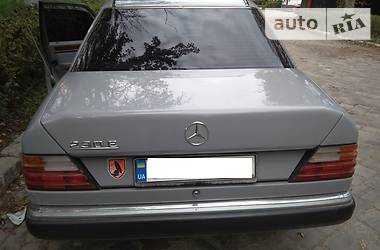 Седан Mercedes-Benz E-Class 1991 в Хотине