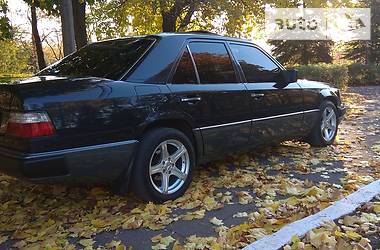 Седан Mercedes-Benz E-Class 1993 в Славянске