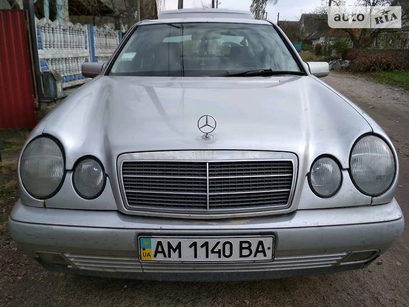 Седан Mercedes-Benz E-Class 1999 в Черняхове