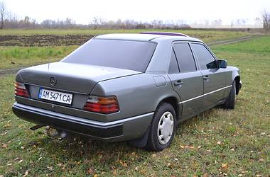 Седан Mercedes-Benz E-Class 1986 в Бердичеві