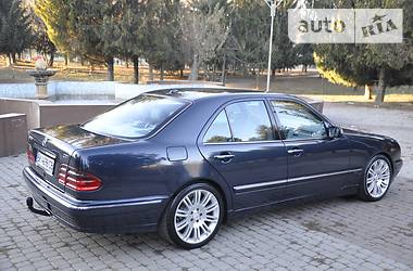 Седан Mercedes-Benz E-Class 2001 в Ровно