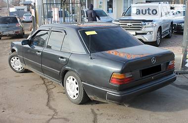 Седан Mercedes-Benz E-Class 1986 в Миколаєві