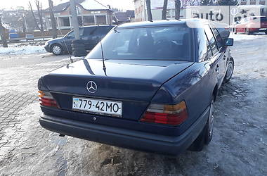 Седан Mercedes-Benz E-Class 1988 в Черновцах