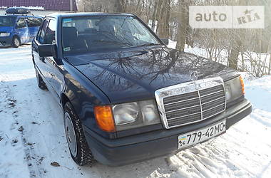 Седан Mercedes-Benz E-Class 1988 в Черновцах
