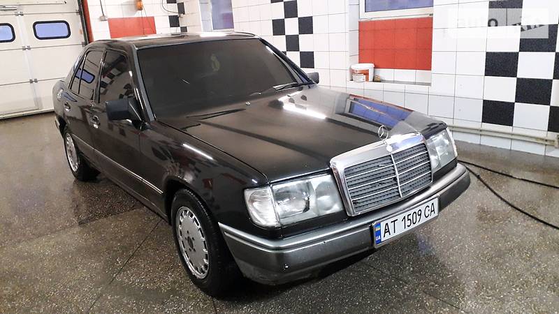 Седан Mercedes-Benz E-Class 1990 в Болехове