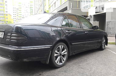 Седан Mercedes-Benz E-Class 2001 в Києві