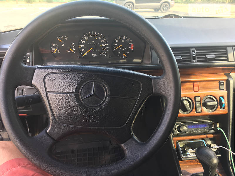 Седан Mercedes-Benz E-Class 1994 в Запоріжжі