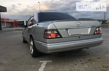 Седан Mercedes-Benz E-Class 1993 в Ужгороде