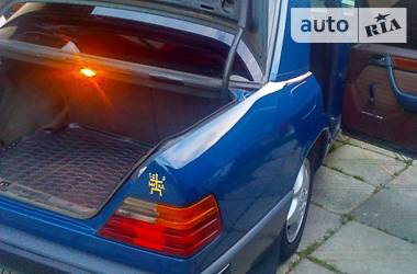 Седан Mercedes-Benz E-Class 1985 в 
