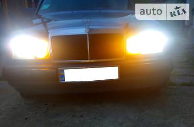 Седан Mercedes-Benz E-Class 1985 в 