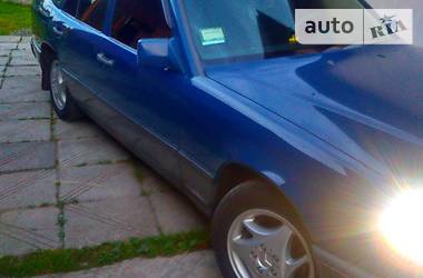 Седан Mercedes-Benz E-Class 1985 в 