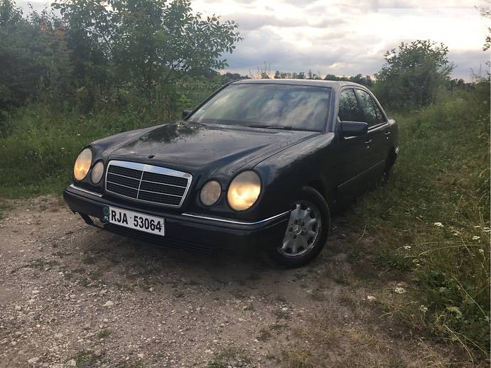 Седан Mercedes-Benz E-Class 1999 в Зборове