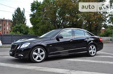 Седан Mercedes-Benz E-Class 2011 в Харькове