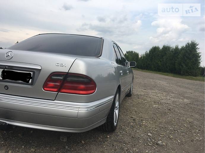 Седан Mercedes-Benz E-Class 2001 в 