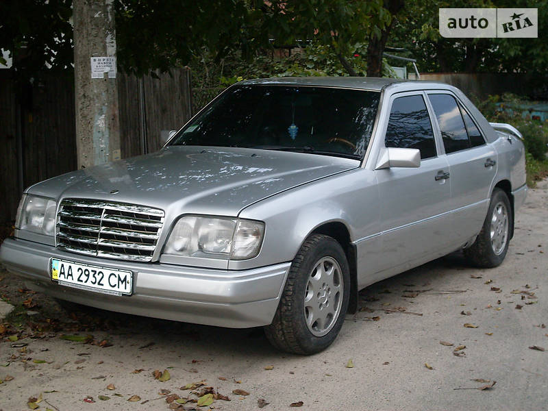 Седан Mercedes-Benz E-Class 1989 в Києві