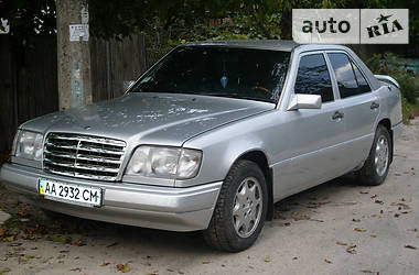 Седан Mercedes-Benz E-Class 1989 в 