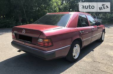 Седан Mercedes-Benz E-Class 1993 в 