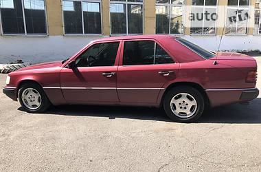 Седан Mercedes-Benz E-Class 1993 в 
